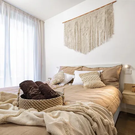 Lorry Living Luxury, Bohemian Cavaion Veronese